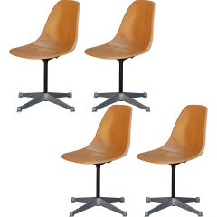 Set of 4 impeccable vintage Eames chairs for Herman Miller
