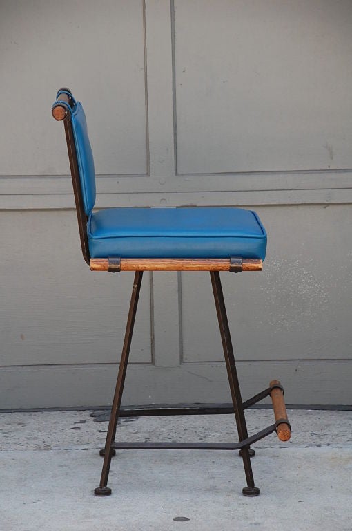 Mid-20th Century Comfortable Wrought Iron and Oak 50's Swiveling Bar Stool