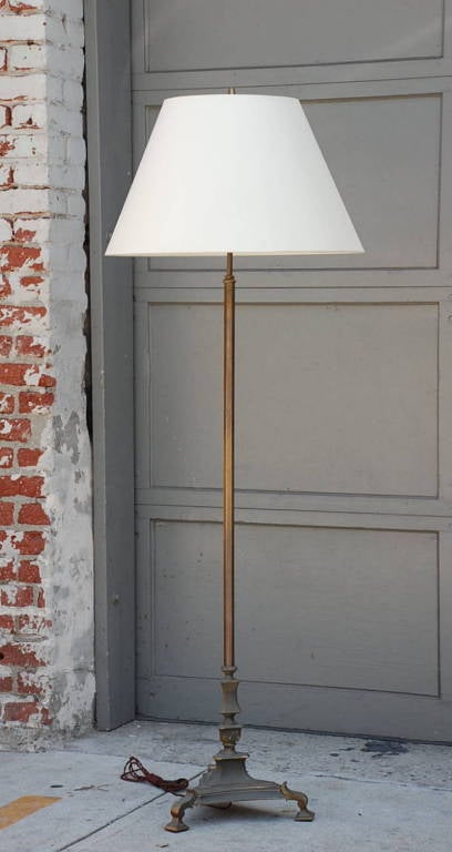 Neoclassical Revival Chic French 40's Neoclassical Bronze Floor Lamp in the Style of Maison Jansen For Sale