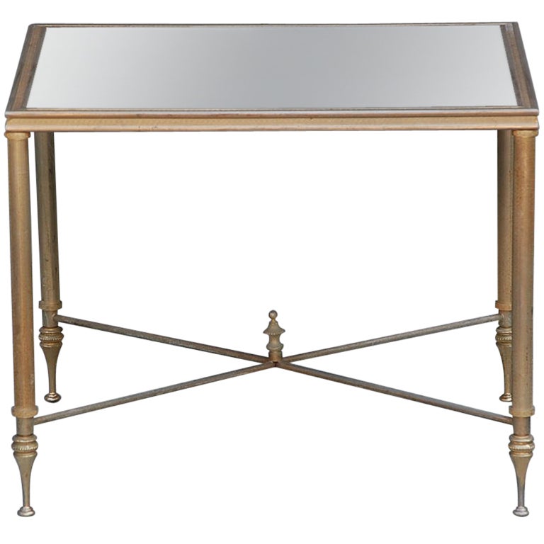 Table d'appoint élégante en or avec miroir en verre antique en vente