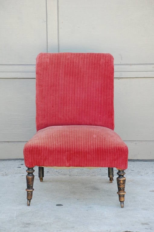 Petite chauffeuse Napoléon III en velours rouge