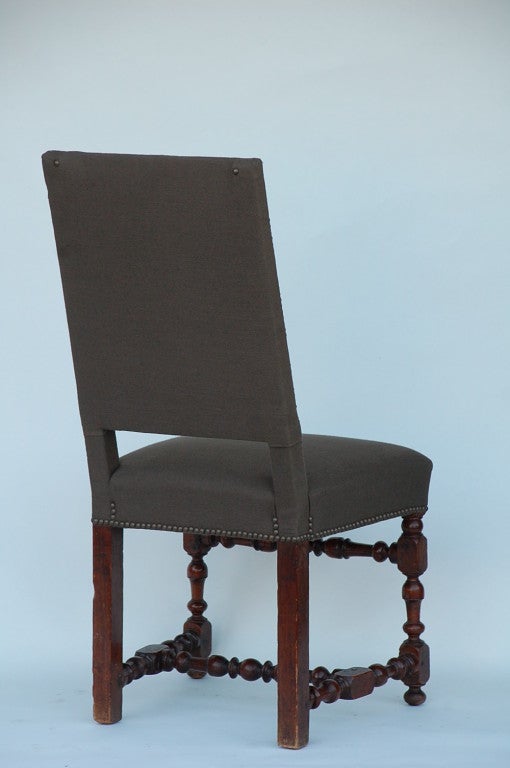 Pair of classic turned wood Louis XIII style side chairs In Excellent Condition For Sale In Los Angeles, CA