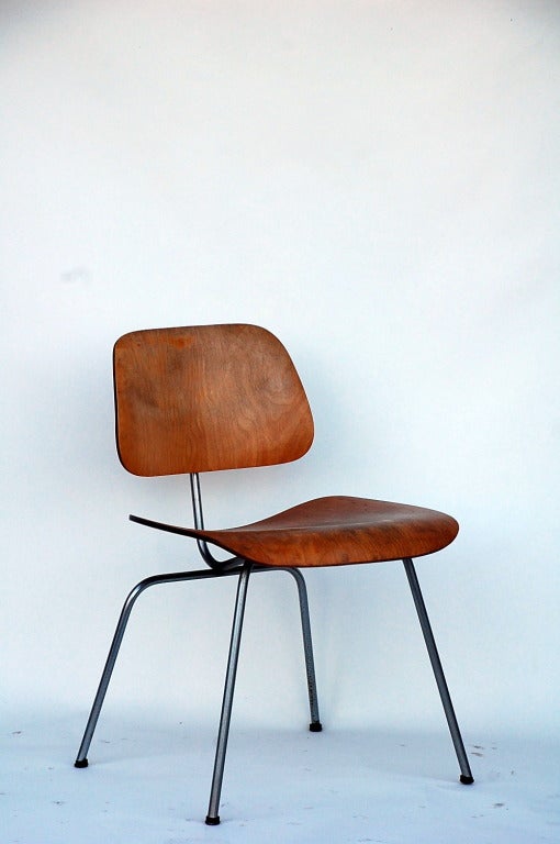 Sammlerstück früher Eames DCM-Stuhl im Zustand „Hervorragend“ im Angebot in Los Angeles, CA
