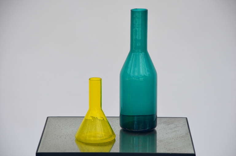 Set of 2 Scandinavian colored glass vases.

Yellow : 6.5