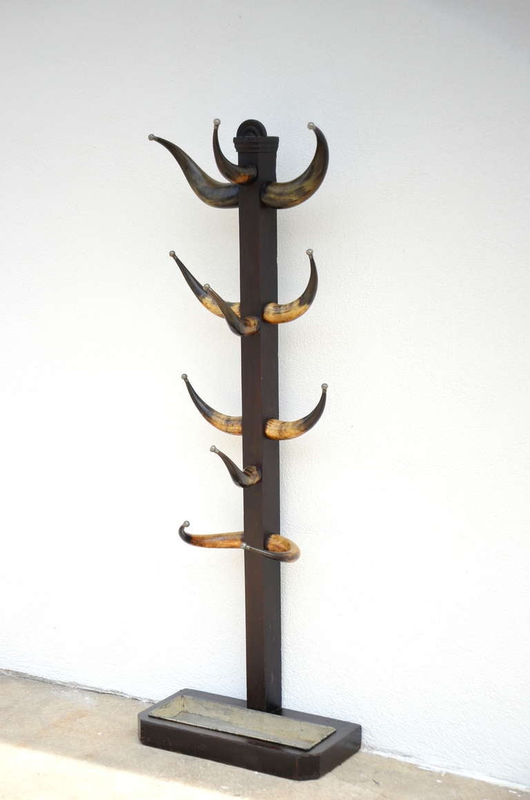 Unusual English 19th Century Oak and Horn Coat Stand In Good Condition In Los Angeles, CA