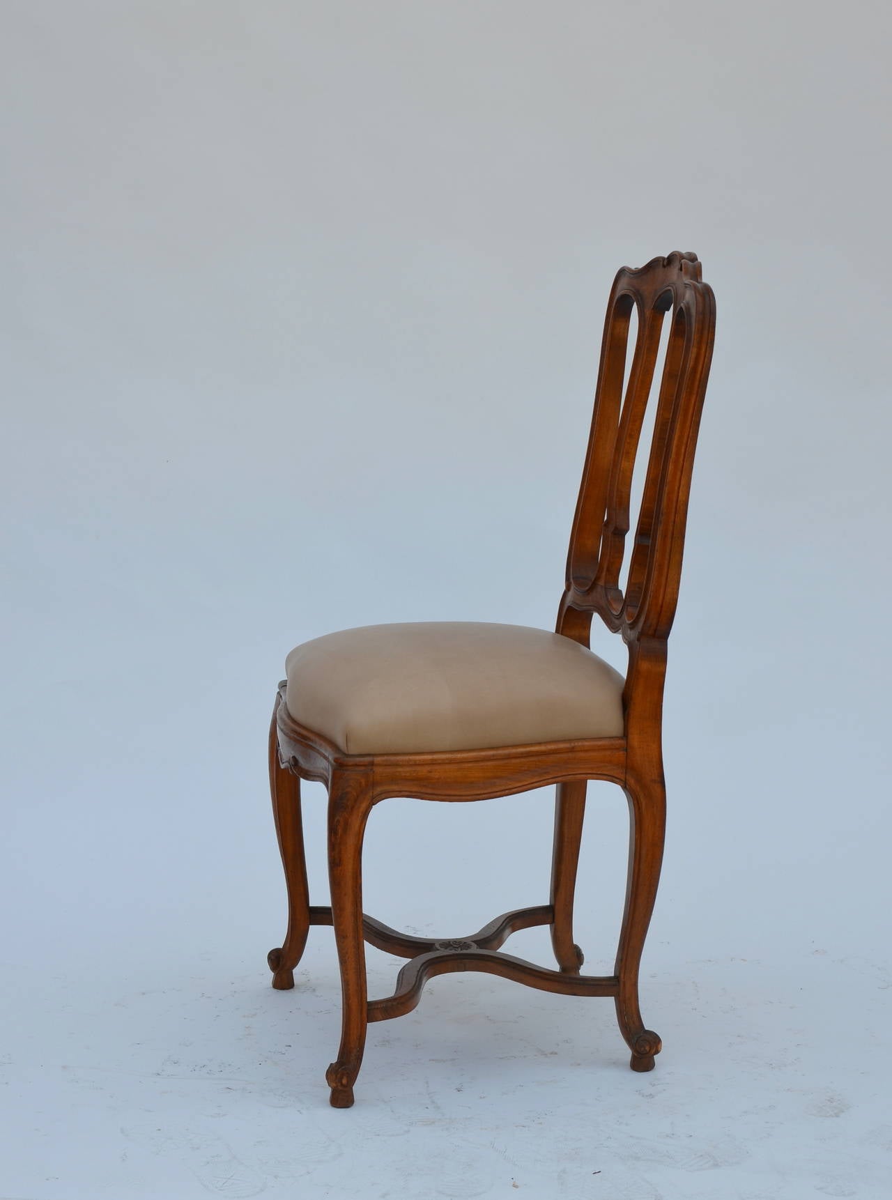 Impressive Set of 12 Chic French Louis XV Style Dining Chairs and Armchairs In Good Condition In Los Angeles, CA