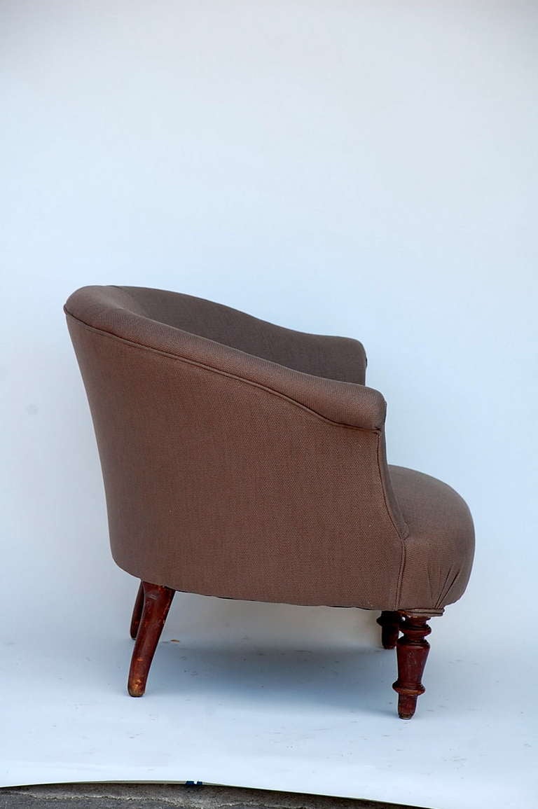 Turned Wood Leg Napoleon III Round Bergere In Good Condition In Los Angeles, CA