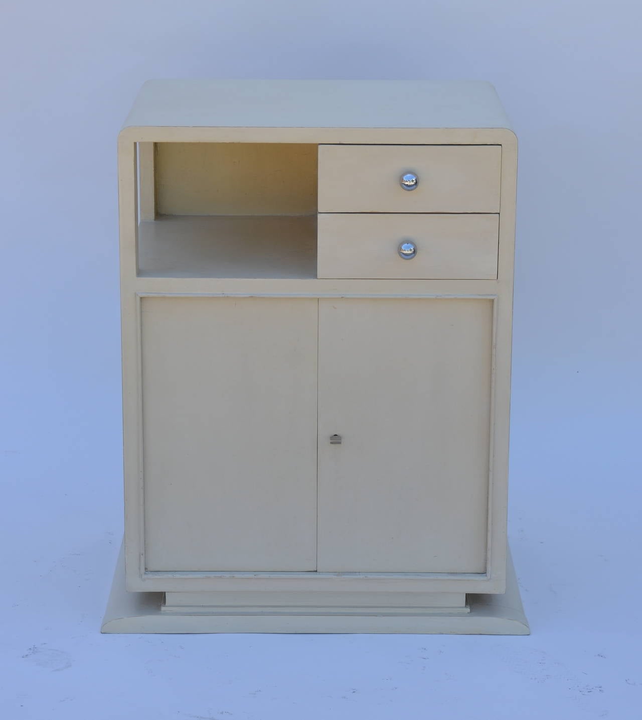 Elegant Small Art Deco Painted Cabinet by Jean Pascaud In Good Condition In Los Angeles, CA