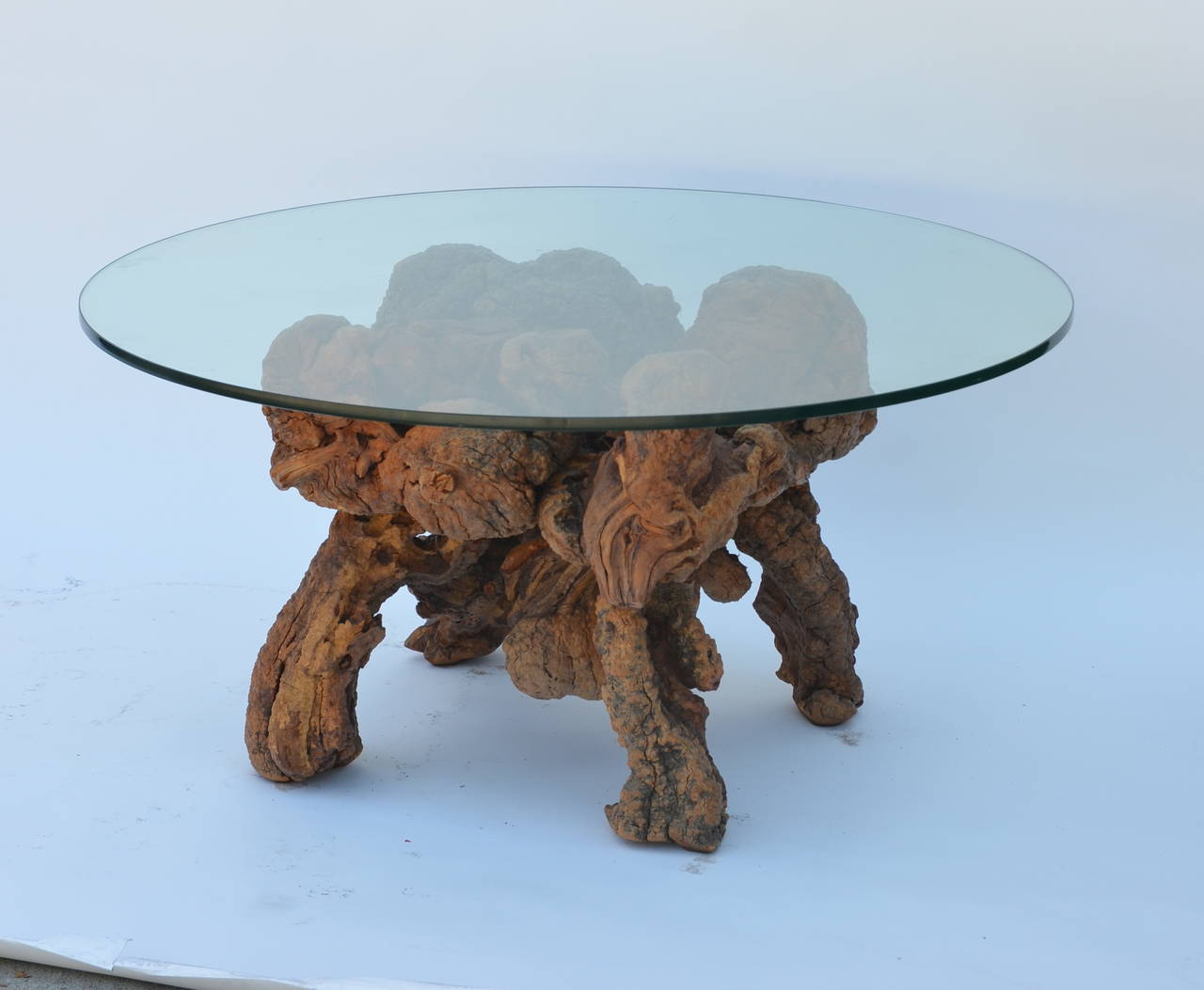 Organic Modern Quadripod Bog Wood and Glass Coffee Table In Good Condition For Sale In Los Angeles, CA