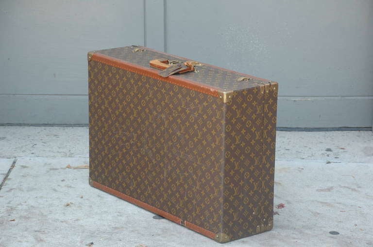 Paar authentische Louis Vuitton Luggage Pieces (Mitte des 20. Jahrhunderts) im Angebot