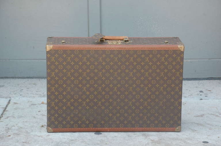 Leather Pair of Authentic Louis Vuitton Luggage Pieces For Sale