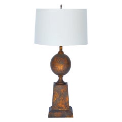 Grande lampe néoclassique en tôle dorée avec abat-jour sur mesure