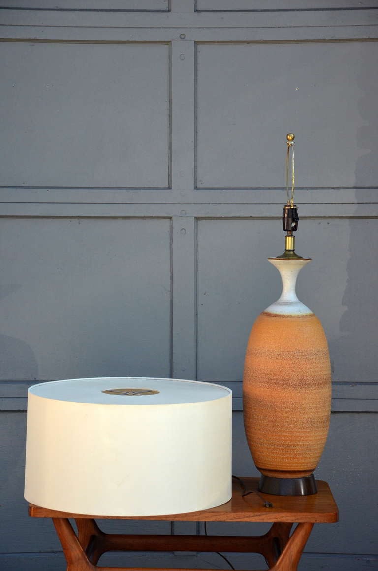 Tall ribbed ceramic table lamp by Bob Kinzie In Good Condition In Los Angeles, CA