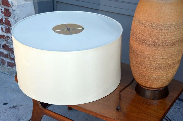 Tall ribbed ceramic table lamp by Bob Kinzie 1