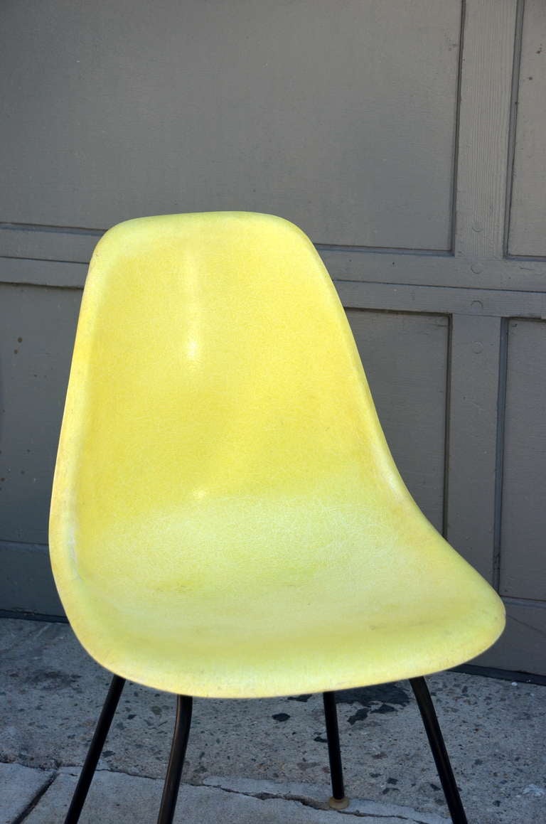 Set of 4 Vintage Eames Chairs by Herman Miller In Good Condition For Sale In Los Angeles, CA