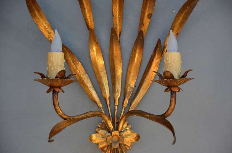 20th Century Pair Of Elegant French Gilt Metal Sconces For Sale