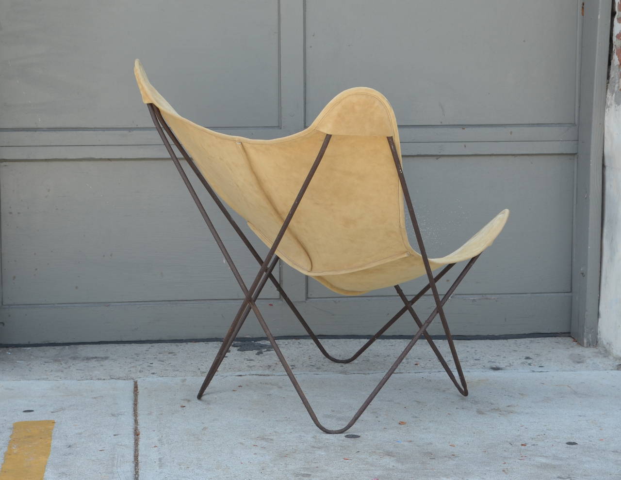 Pair of Original Vintage Hardoy Butterfly Chairs in Suede In Good Condition In Los Angeles, CA