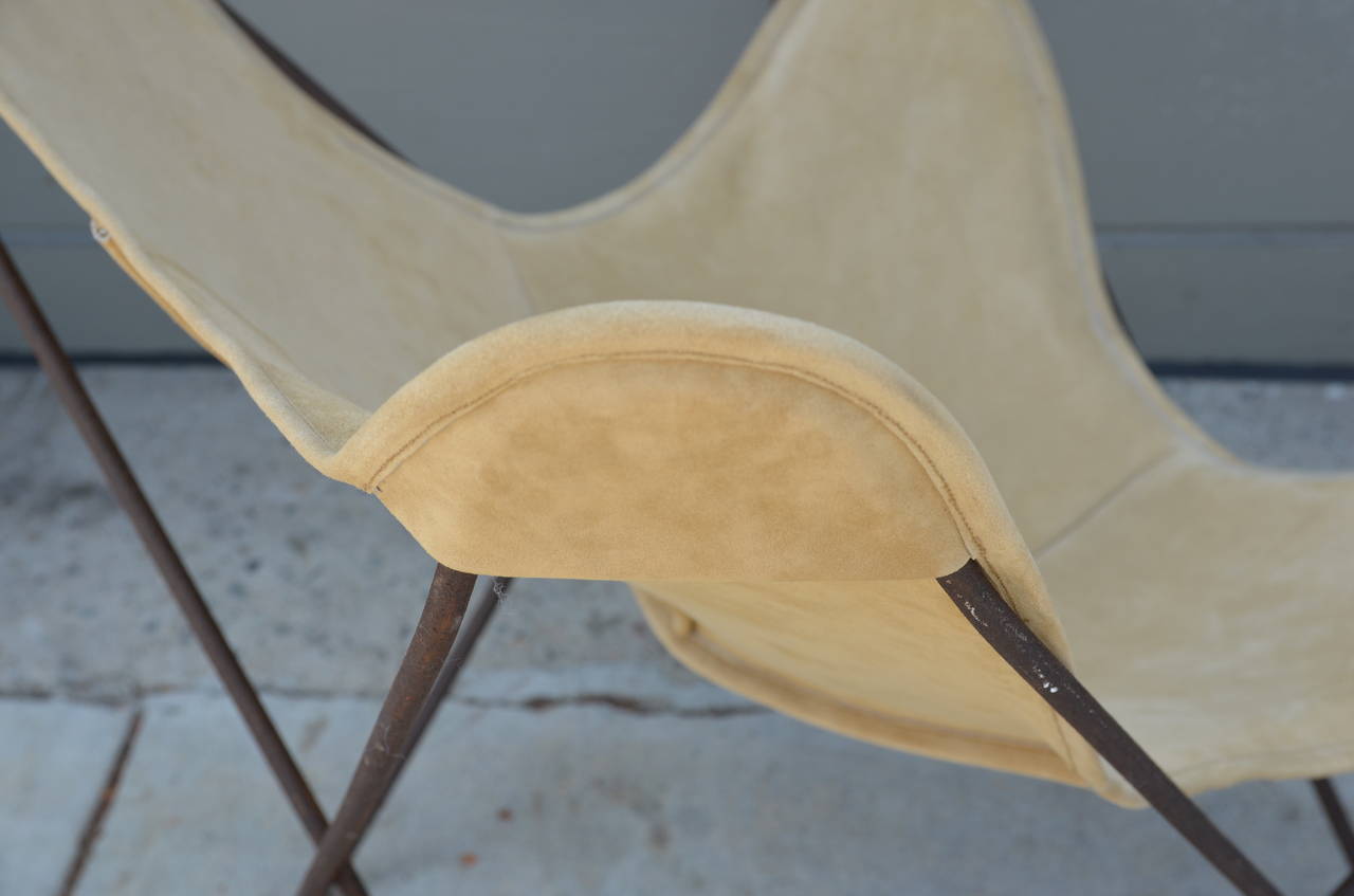 Mid-20th Century Pair of Original Vintage Hardoy Butterfly Chairs in Suede