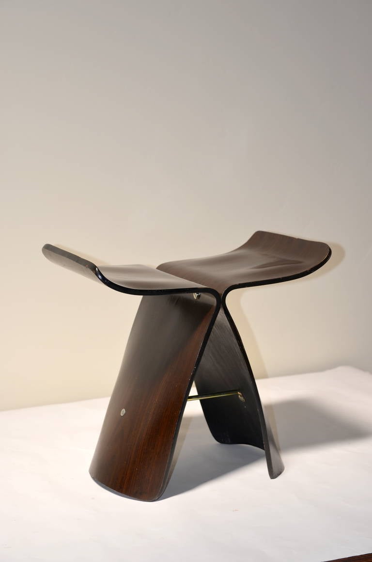 Iconic Rosewood Butterfly Stool by Sori Yanagi In Good Condition In Los Angeles, CA