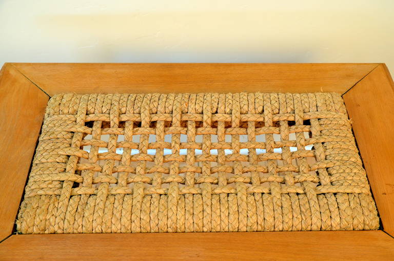 Rare table d'appoint en chêne et corde d'Adrien Audoux et Frida Minet Bon état - En vente à Los Angeles, CA