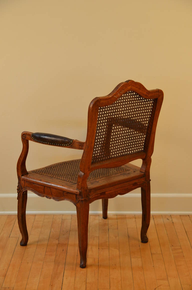 Elegant Caned Louis XV Period Walnut Armchair, circa 1760 In Good Condition For Sale In Los Angeles, CA