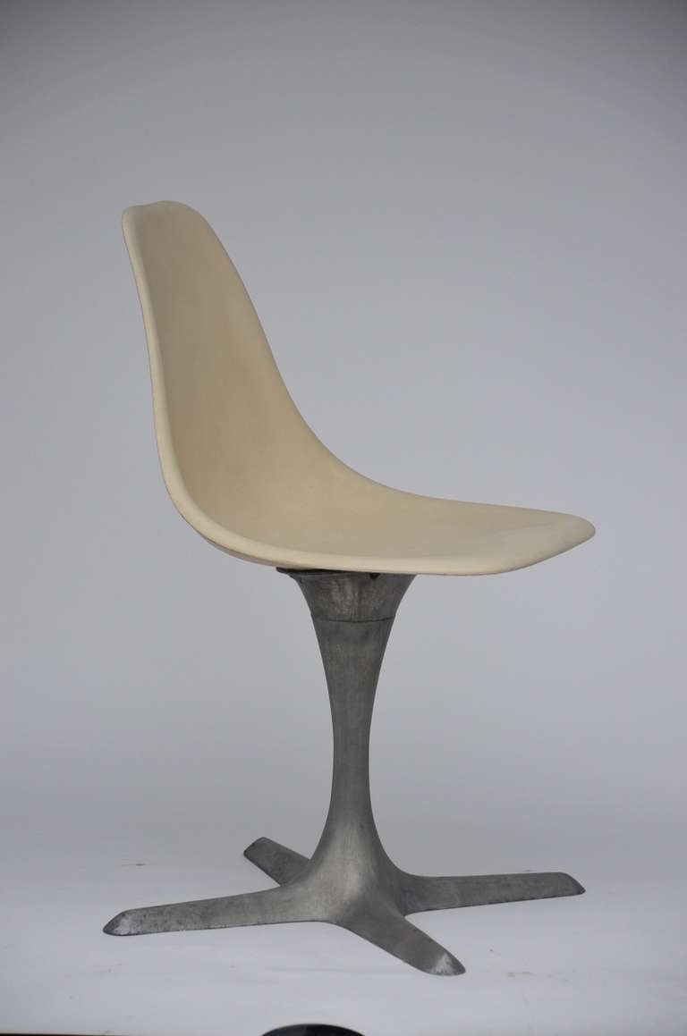Fin du 20e siècle Ensemble de 4 chaises américaines des années 70 en aluminium brossé et en coquille d'œuf en vente