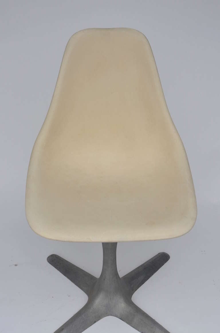 Space Age Set Of 4 American 70's Brushed Aluminum And Eggshell Chairs For Sale