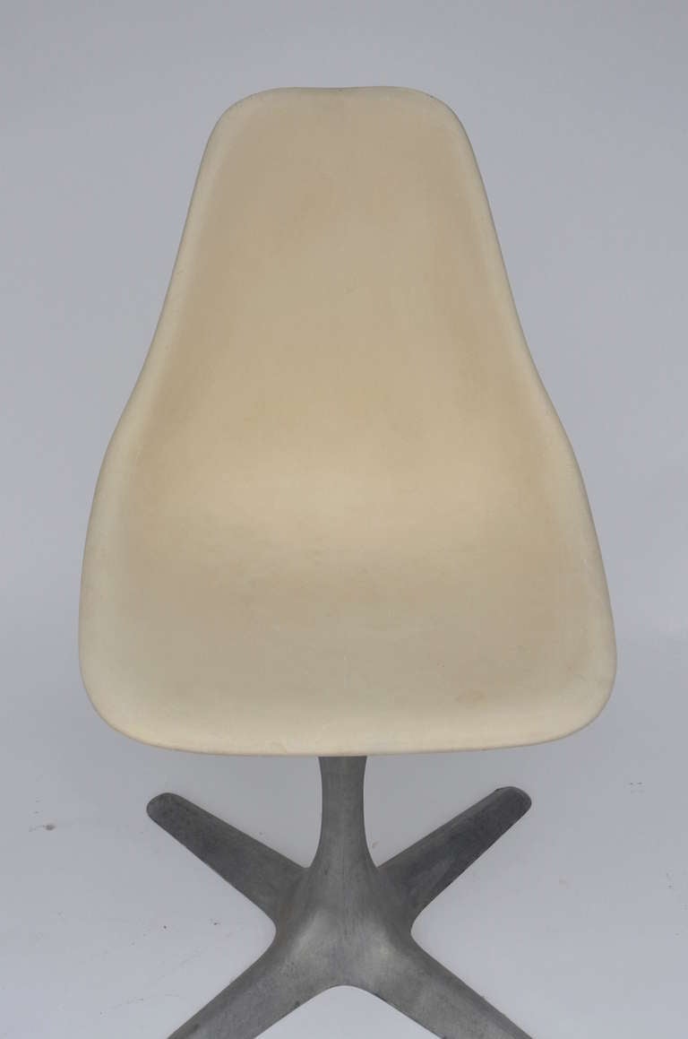 Américain Ensemble de 4 chaises américaines des années 70 en aluminium brossé et en coquille d'œuf en vente