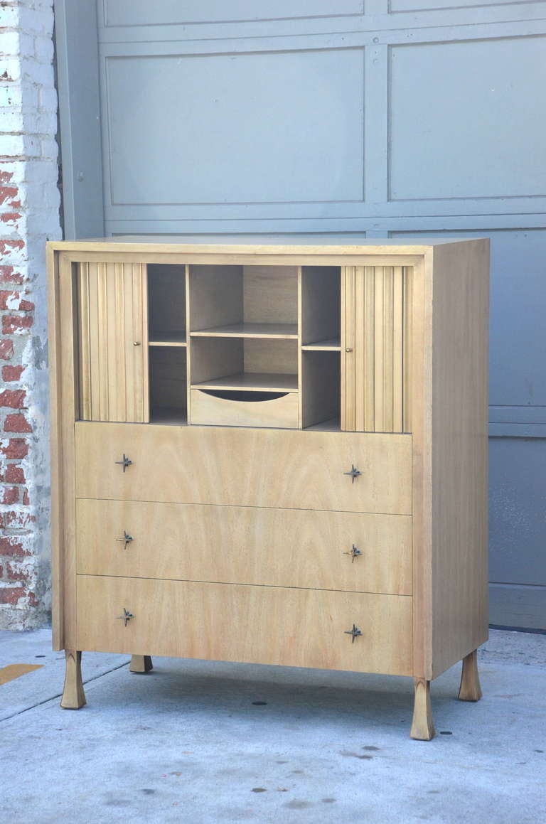 Exceptionnal Bleached Oak Dresser with Tamboured Doors by John Widdicomb In Good Condition In Los Angeles, CA