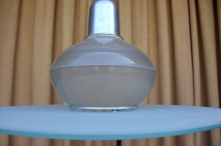 Acciaio Coppia di lampade a sospensione in stile Art Deco francese in vendita