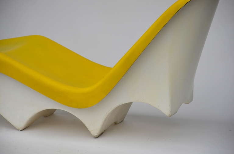 Rare Set Of 4 Matching Yellow Fiberglass 60's Pool Loungers In Good Condition In Los Angeles, CA