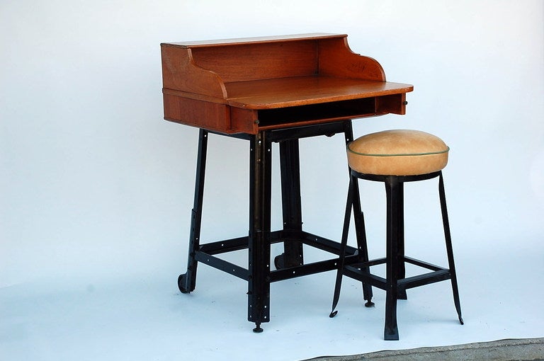 Verstellbarer Schreibtisch oder Schreibtisch aus Eichenholz im Angebot 2
