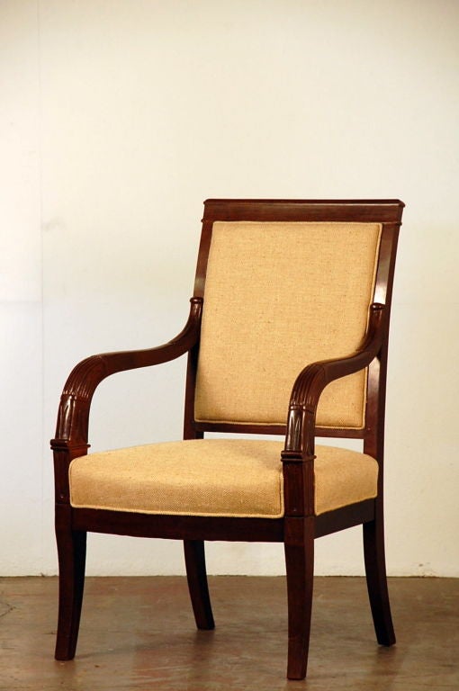 Zwei schicken französische Mahagoni-Sessel im Empire-Stil im Zustand „Hervorragend“ im Angebot in Los Angeles, CA