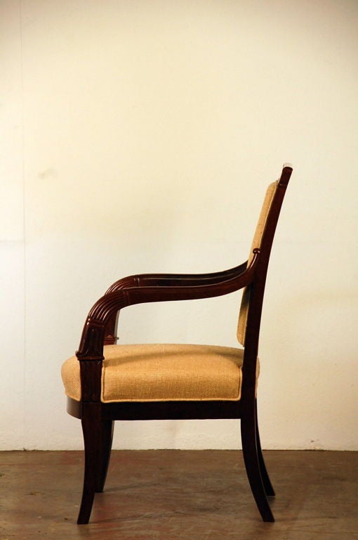 Zwei schicken französische Mahagoni-Sessel im Empire-Stil (20. Jahrhundert) im Angebot