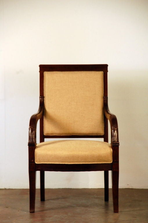 Zwei schicken französische Mahagoni-Sessel im Empire-Stil im Angebot 2