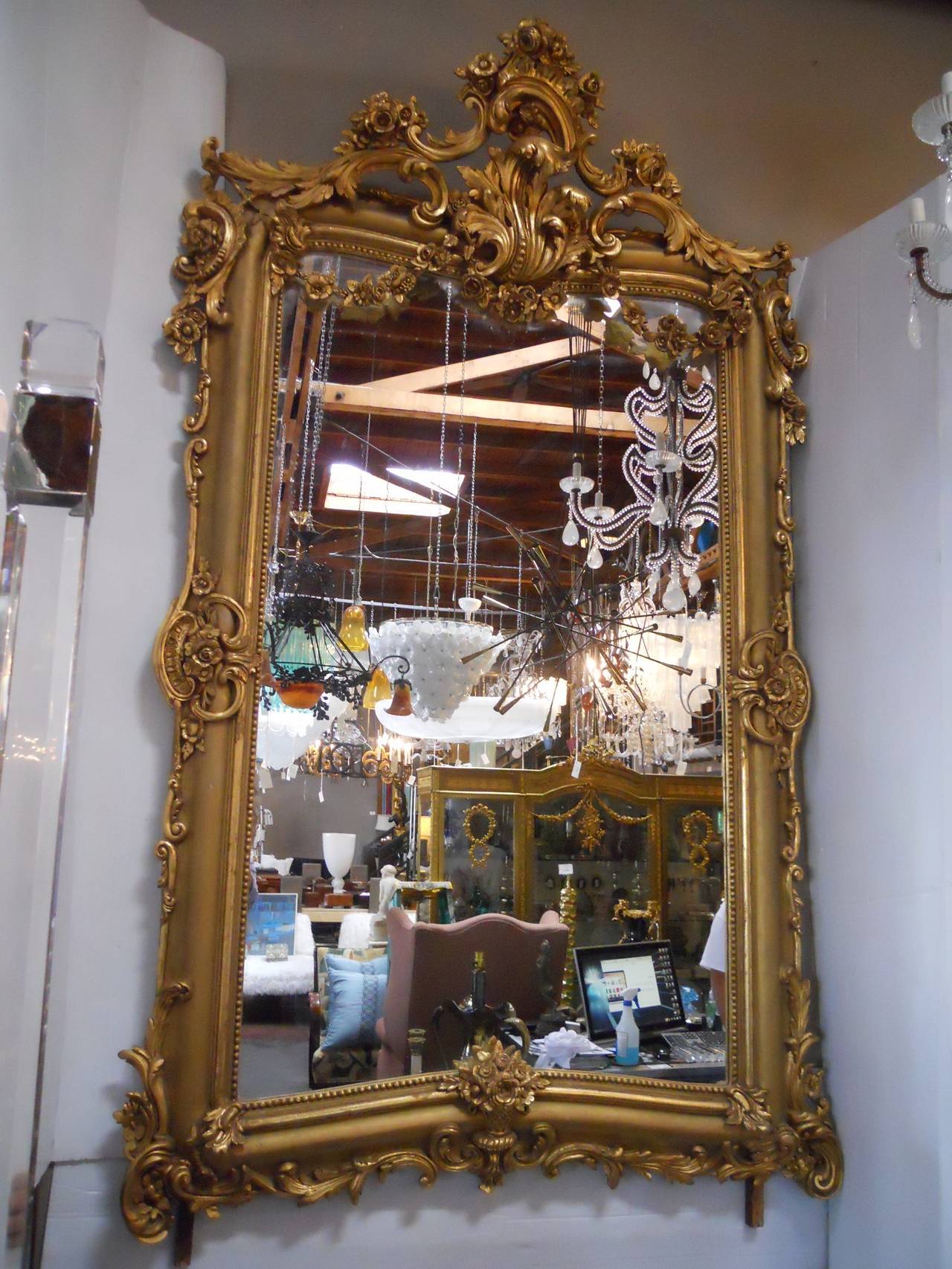 Grand French gilt mirror.
(Wood, plaster, guilt).