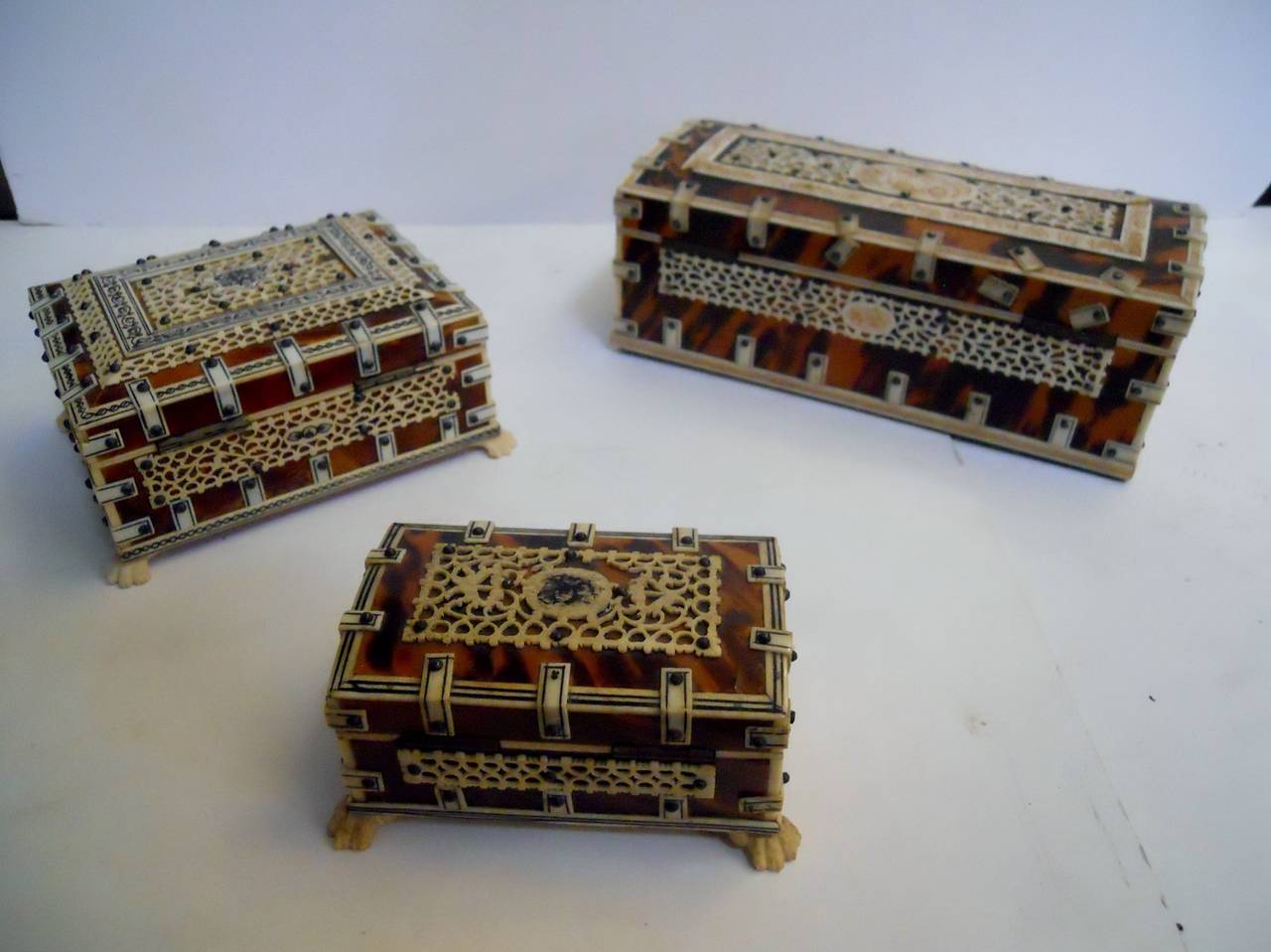 Three Anglo-Indian, Mid-20th Century Boxes For Sale 4