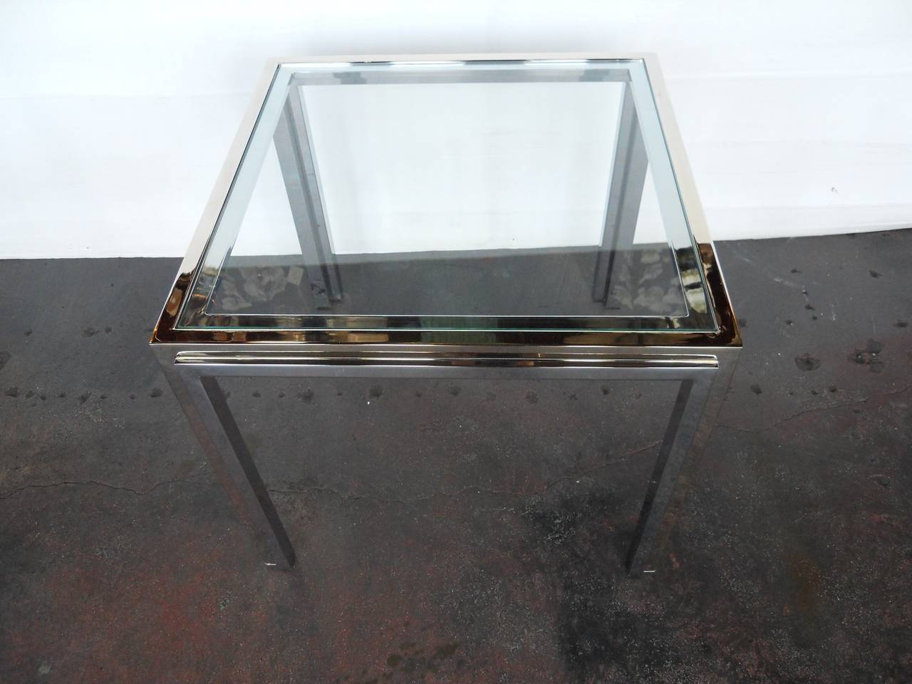 Chic Pair of Chrome and Brass-Plated Side Tables In Excellent Condition For Sale In Los Angeles, CA