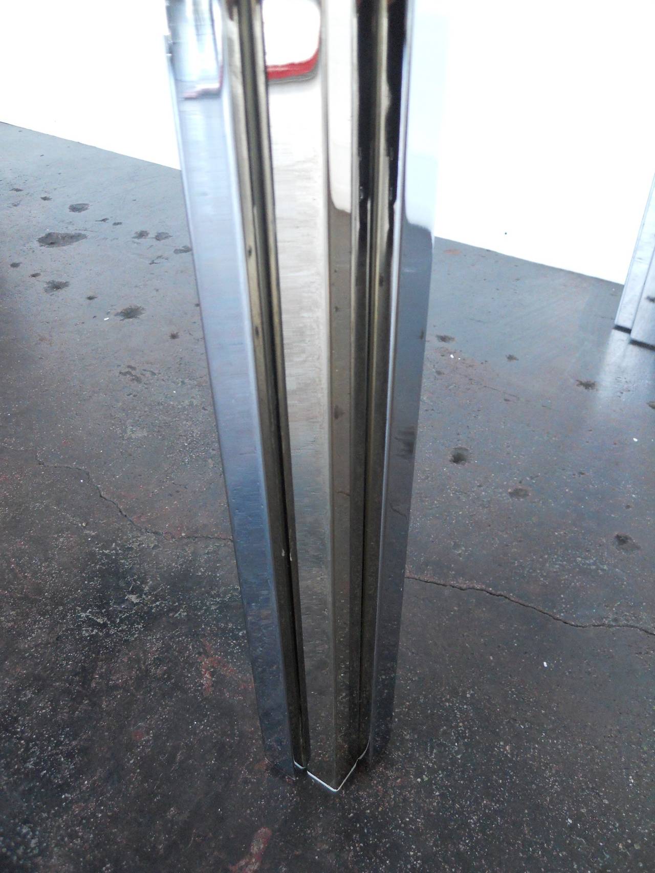 Chic Pair of Chrome and Brass-Plated Side Tables For Sale 3
