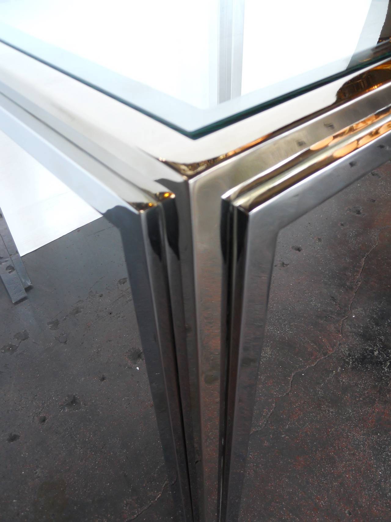 Chic Pair of Chrome and Brass-Plated Side Tables For Sale 6