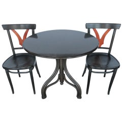 Anmutiges Set aus Thonet Tisch und Stühlen