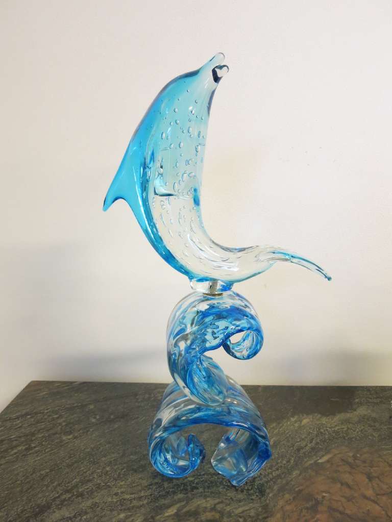 Charming Murano Glass Dolphin Sculpture by Maestro Sergio Costantini
with a Signature of the artist, as well as the  original Murano Authenticity sticker, as seen on one of the pics
25.5