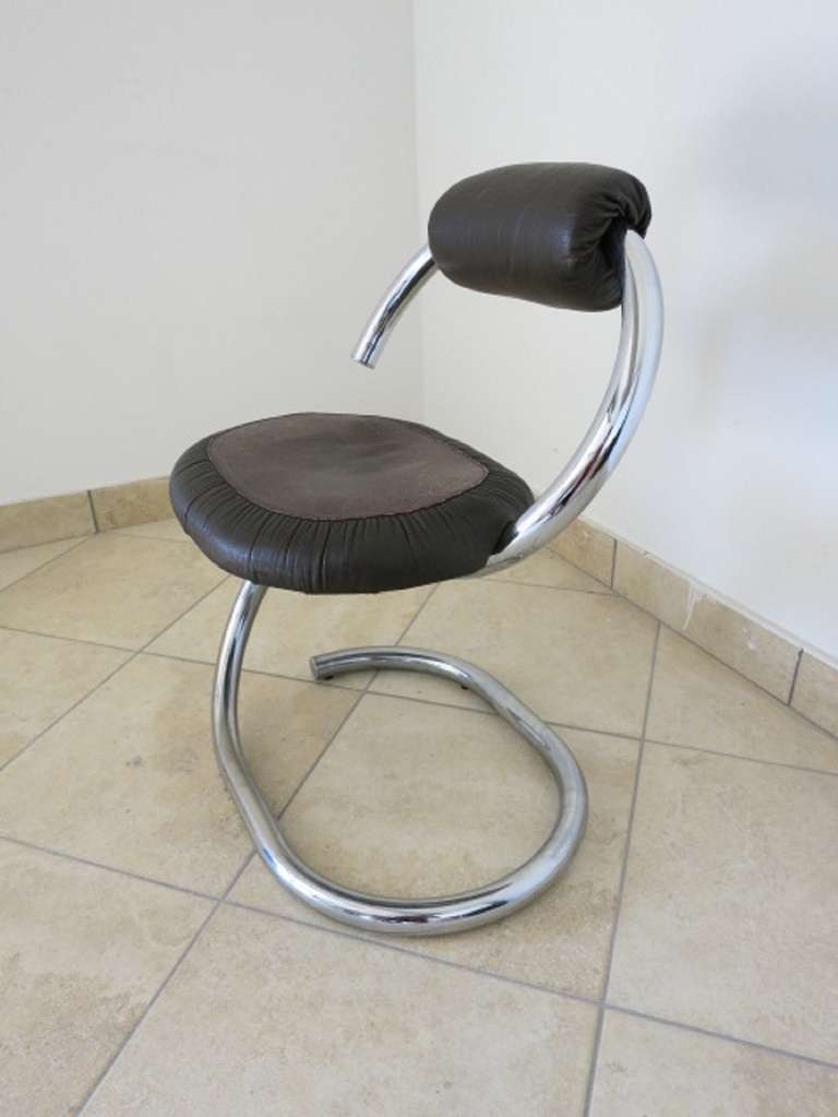 Sleek Set of Four Italian Chairs In Good Condition In Los Angeles, CA