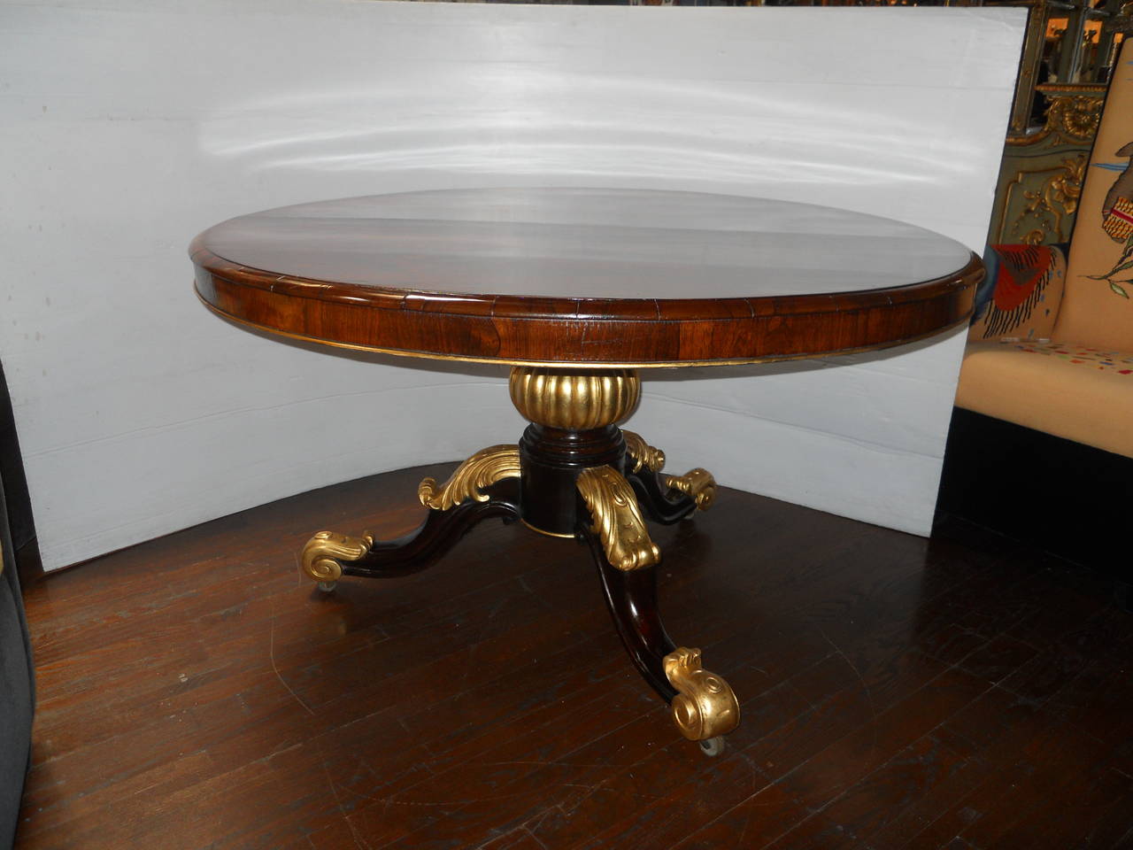 A Victorian Rosewood Table, circa 1880 In Excellent Condition In Los Angeles, CA