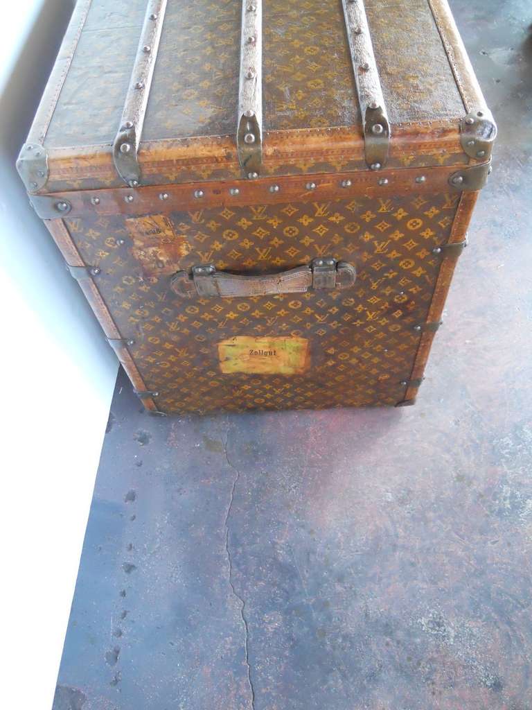 Exceptional Louis Vuitton Trunk, with serial number and original sticker from the past travel