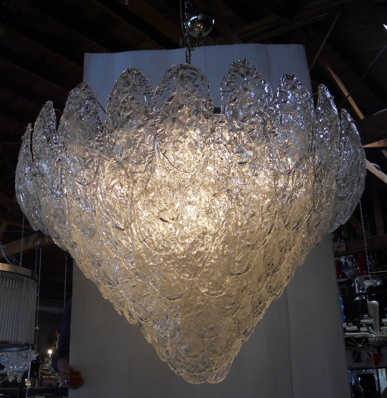 A fabulous Mazzega clear leaf chandelier. The chandelier has 145 Murano glass panels and twenty lights mounted on a chrome frame. Measurement provided is for the fixture only (chain and canopy extra).