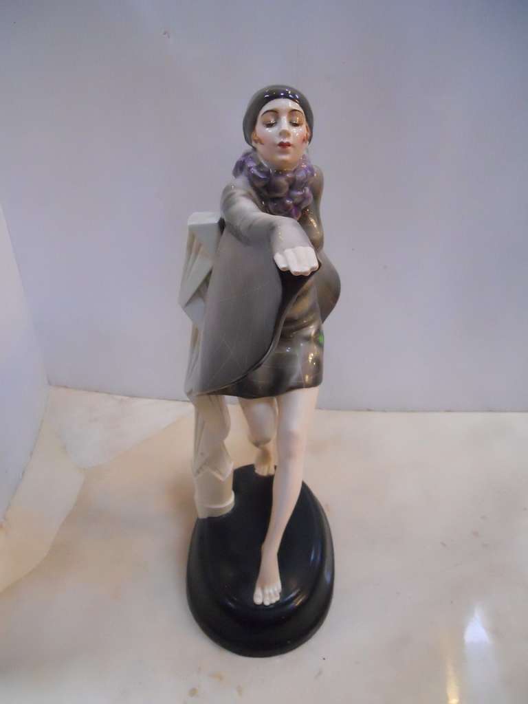 Beautiful Art Deco Pottery Porcelain Figure In Excellent Condition In Los Angeles, CA