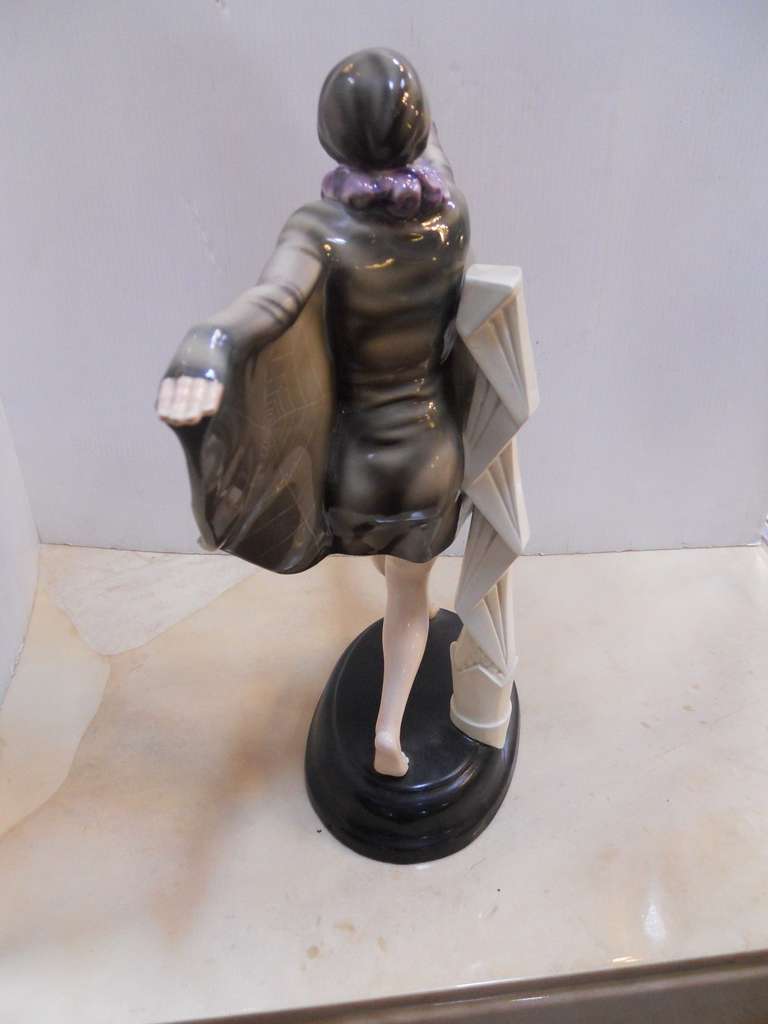 Beautiful Art Deco Pottery Porcelain Figure 2