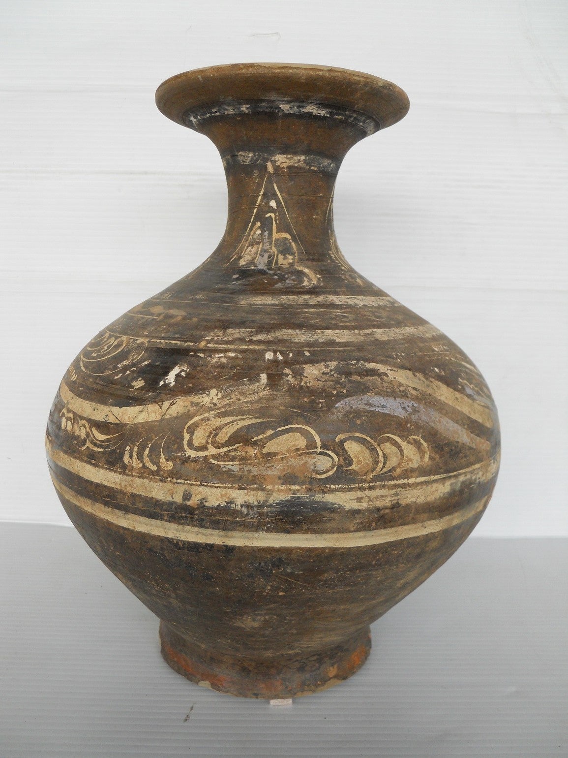 18th Century and Earlier Han Dynasty Set of Urn and Vase