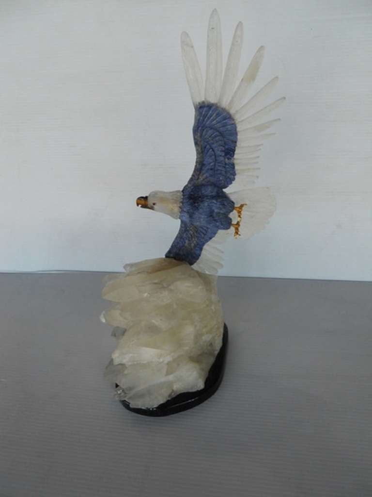 Soaring Eagle in White Quartz and Lapis In Excellent Condition In Los Angeles, CA